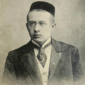 Писатель, драматург и публицист Ф. Амирханов